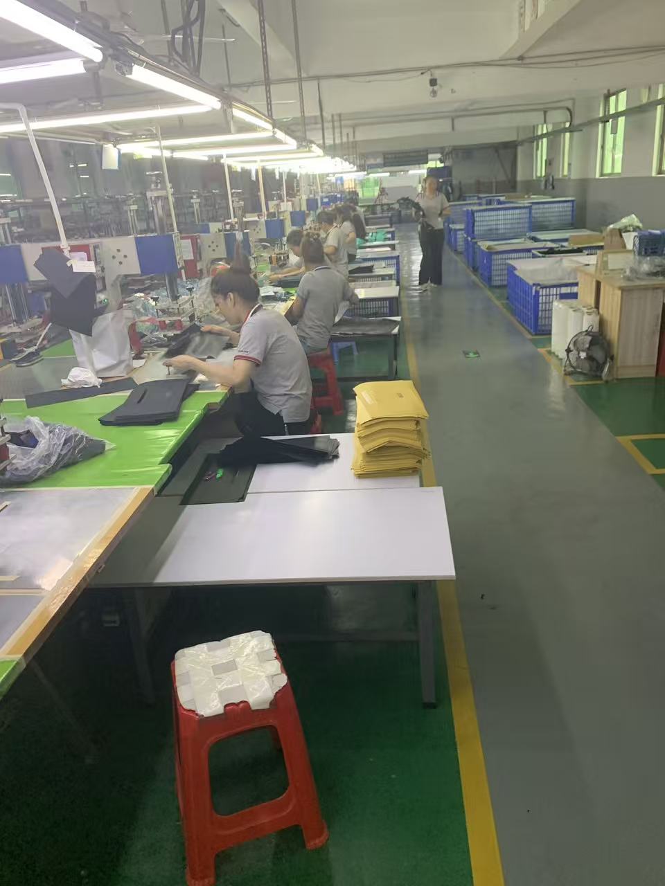 Cum să alegi un producător de geanți impermeabili